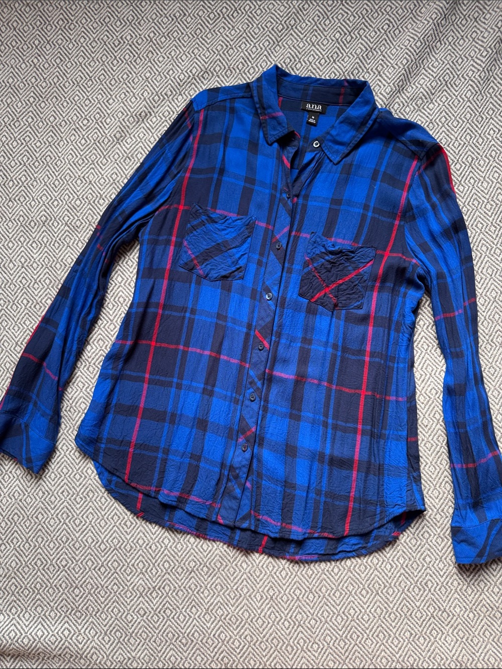 a.n.a Women Blue Plaid Button-Up Shirt with Red Stripe